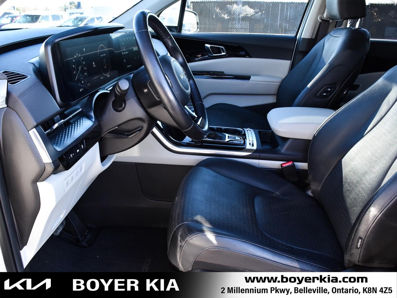 2024 Kia Carnival SX THREE ROW SEATING / SUNROOF Photo