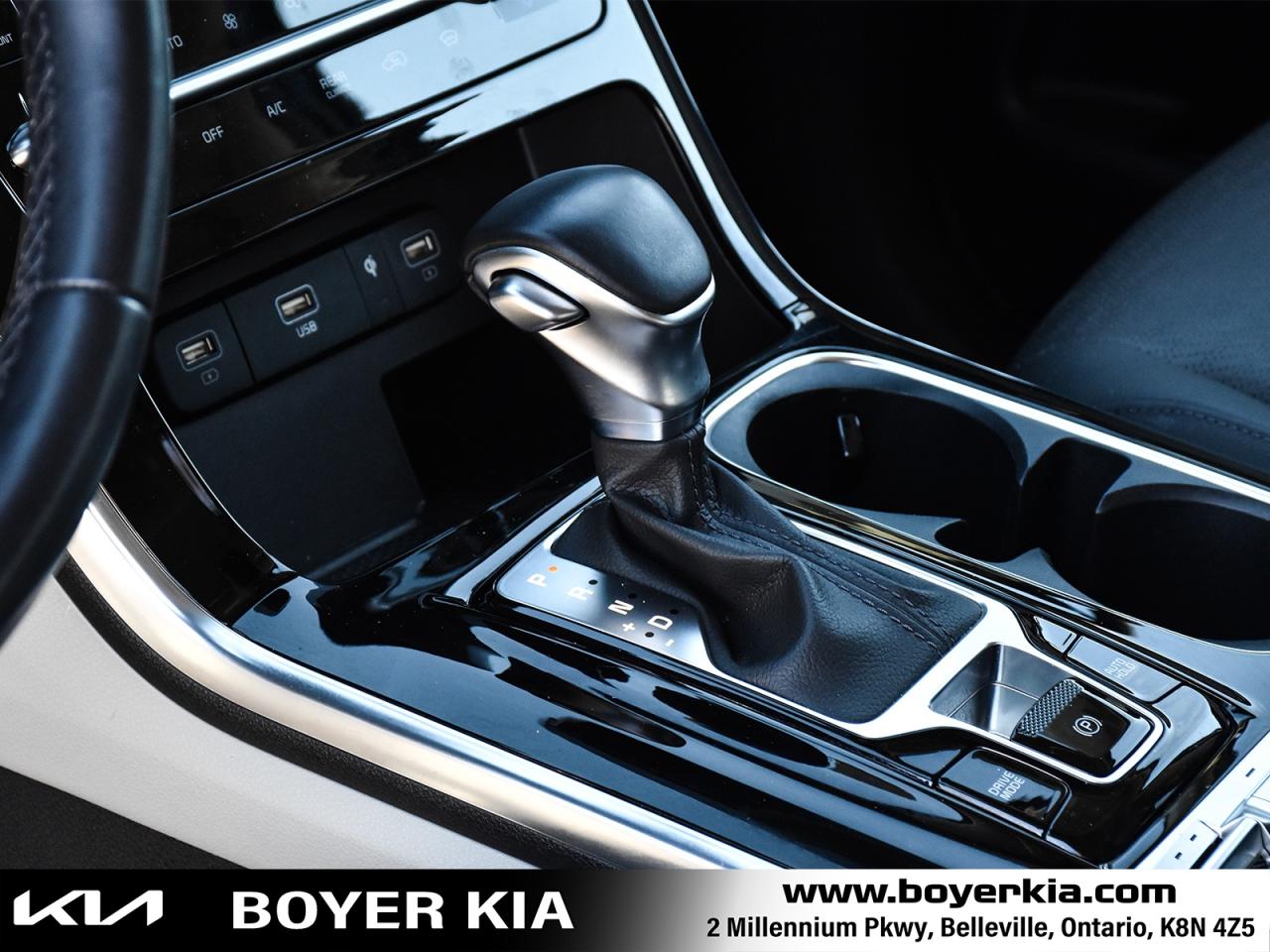 2024 Kia Carnival SX THREE ROW SEATING / SUNROOF Photo