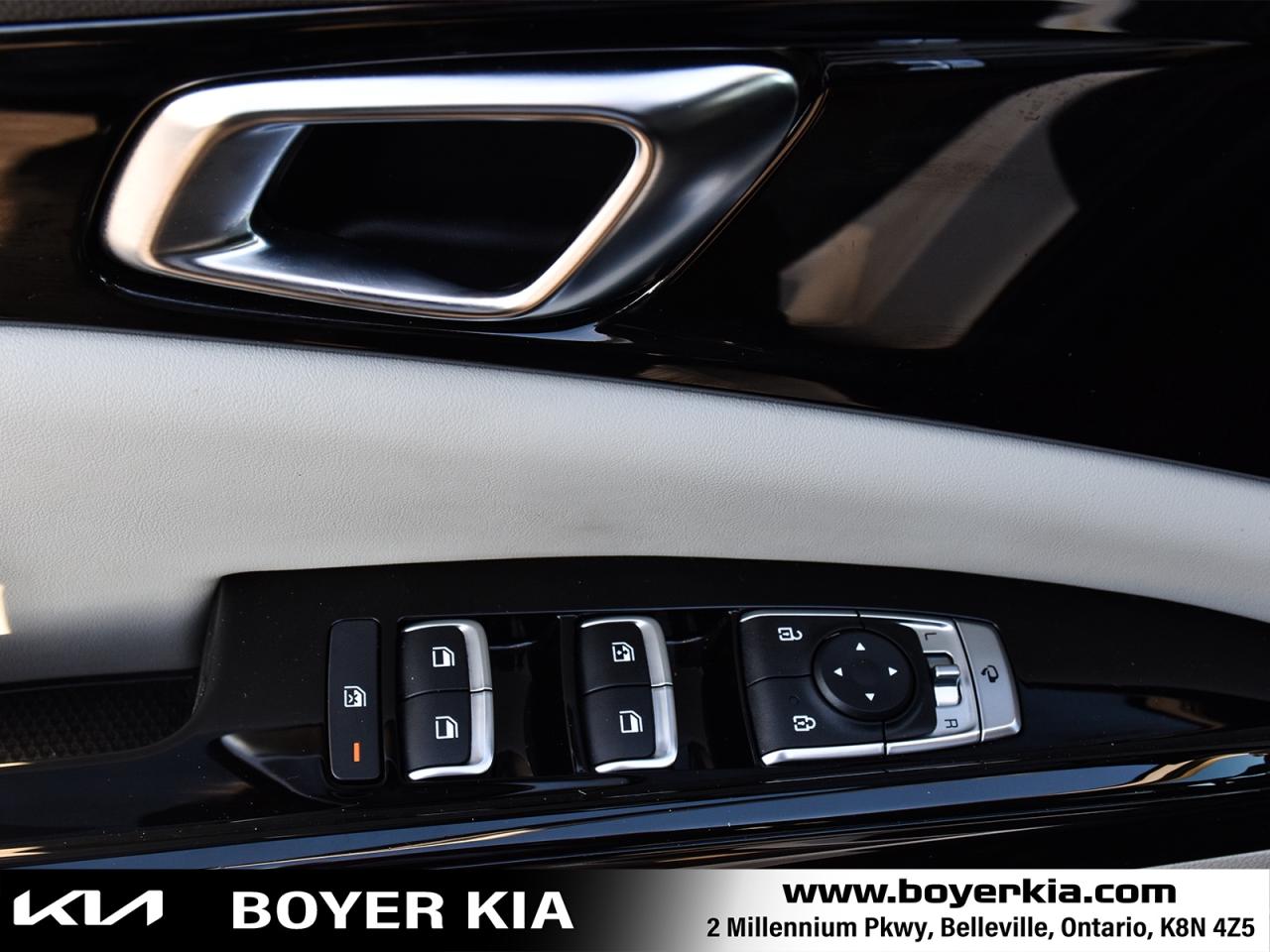 2024 Kia Carnival SX THREE ROW SEATING / SUNROOF Photo