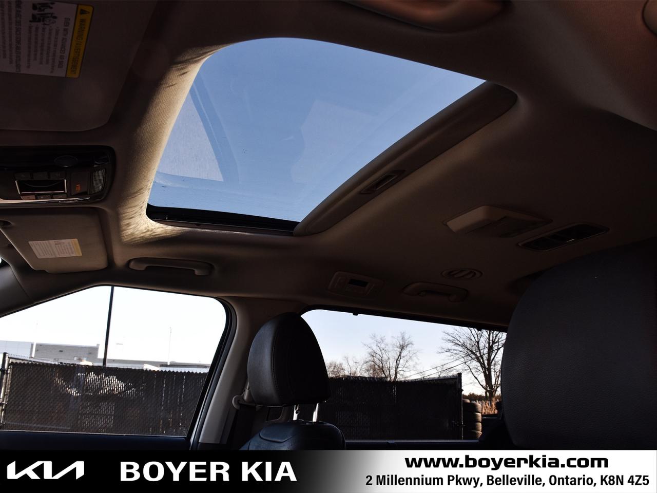 2024 Kia Carnival SX THREE ROW SEATING / SUNROOF Photo