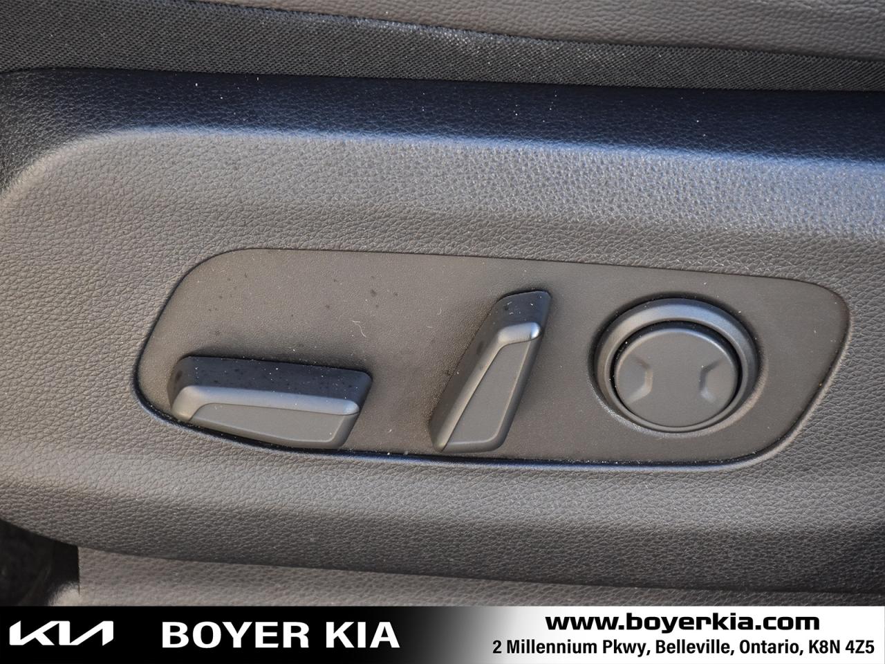 2024 Kia Carnival SX THREE ROW SEATING / SUNROOF Photo