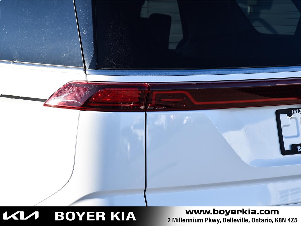 2024 Kia Carnival SX THREE ROW SEATING / SUNROOF Photo