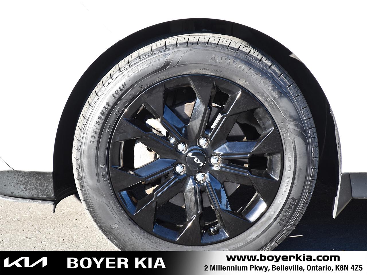 2024 Kia Carnival SX THREE ROW SEATING / SUNROOF Photo