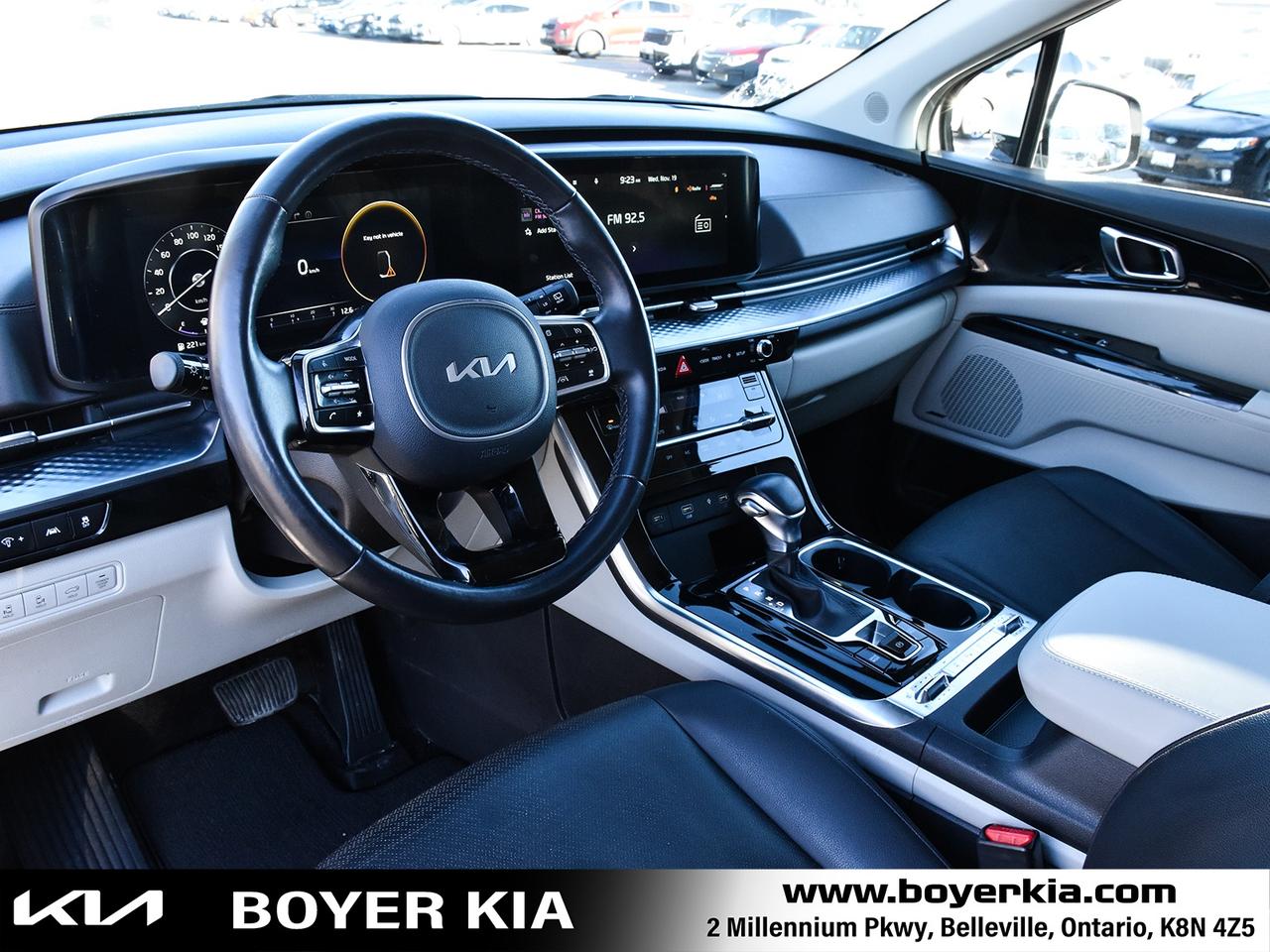 2024 Kia Carnival SX THREE ROW SEATING / SUNROOF Photo