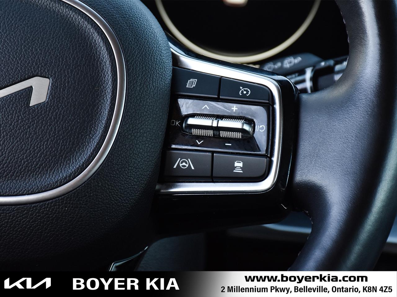 2024 Kia Carnival SX THREE ROW SEATING / SUNROOF Photo