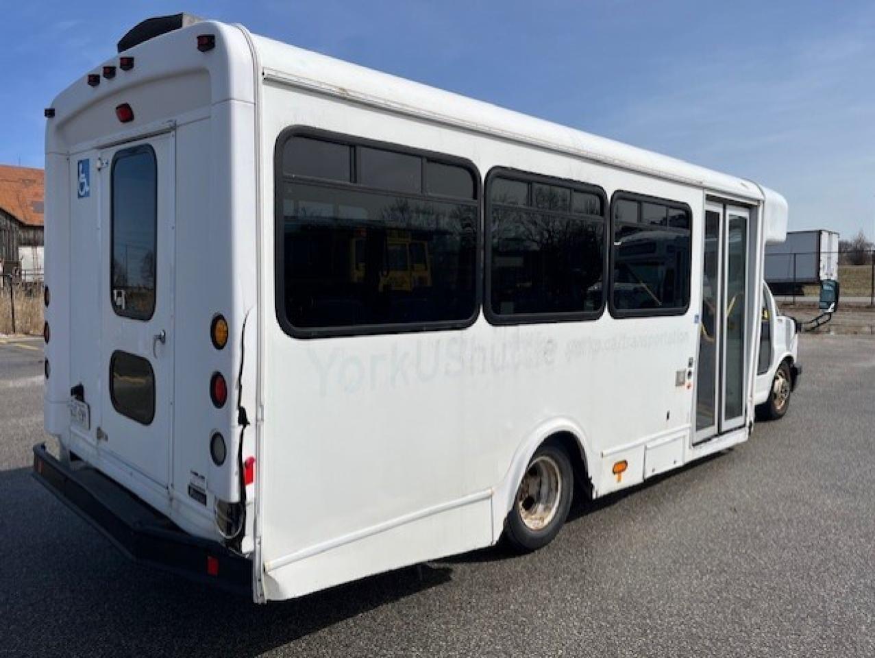 2014 GMC Savana 4500 Van 177 **YORK UNIVERSITY SHUTTLE BUS** Photo