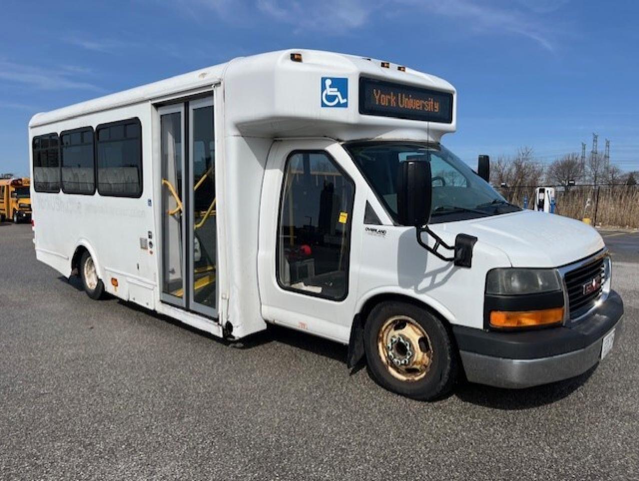 2014 GMC Savana 4500 Van 177 **YORK UNIVERSITY SHUTTLE BUS** Photo