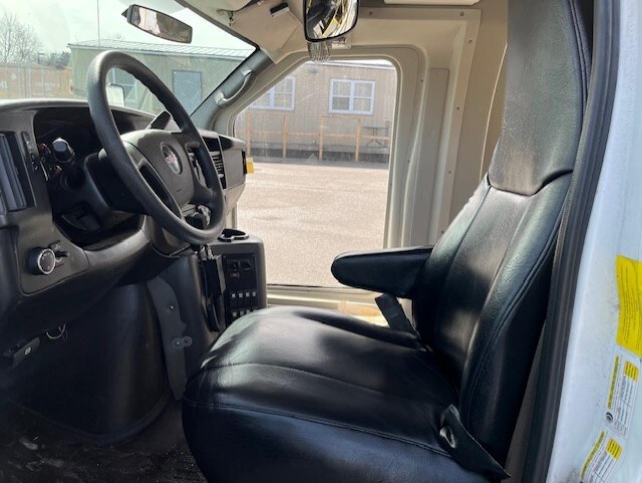 2014 GMC Savana 4500 Van 177 **YORK UNIVERSITY SHUTTLE BUS** Photo