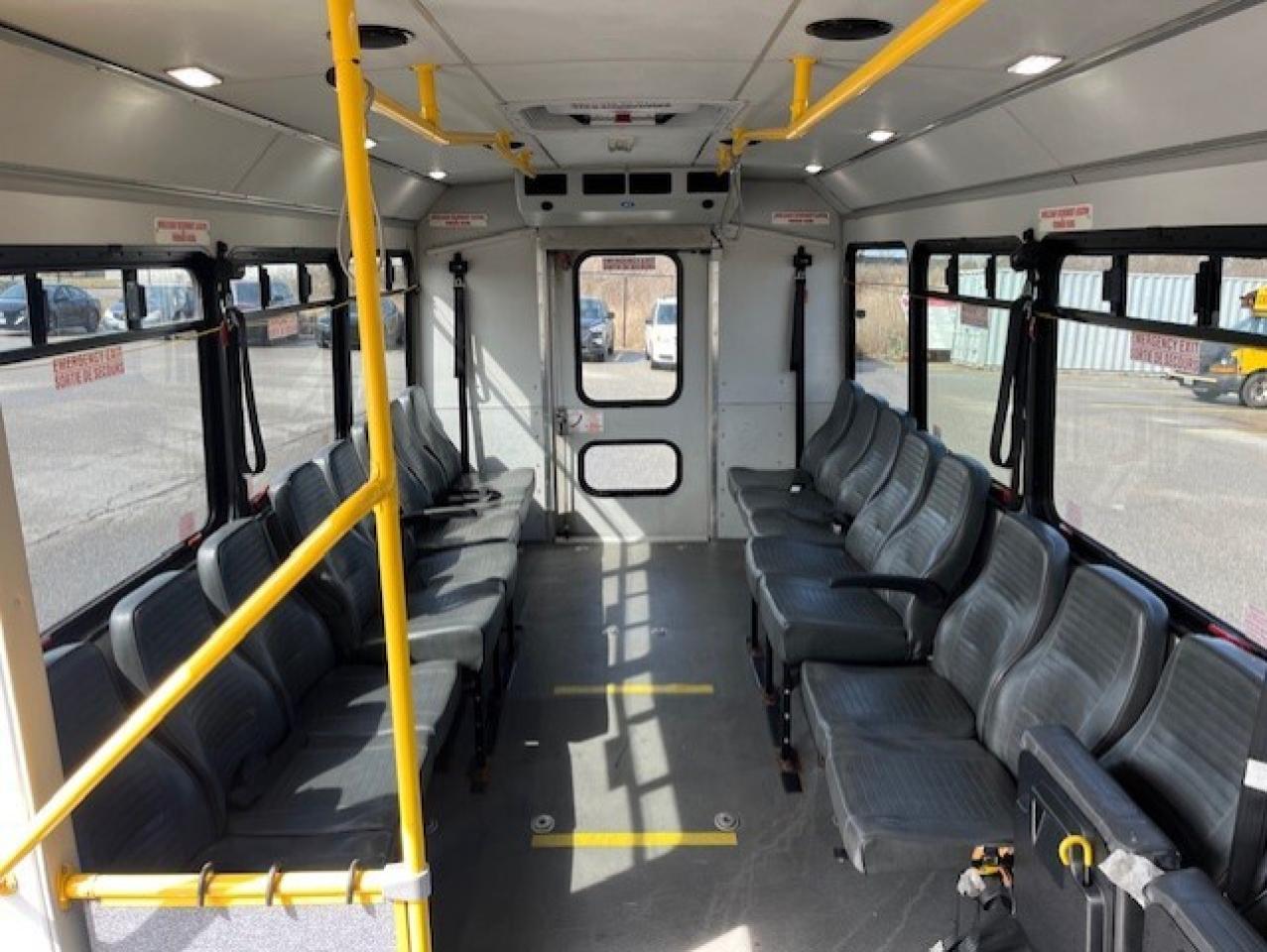 2014 GMC Savana 4500 Van 177 **YORK UNIVERSITY SHUTTLE BUS** Photo