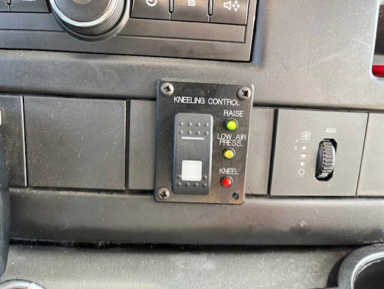 2014 GMC Savana 4500 Van 177 **YORK UNIVERSITY SHUTTLE BUS** Photo