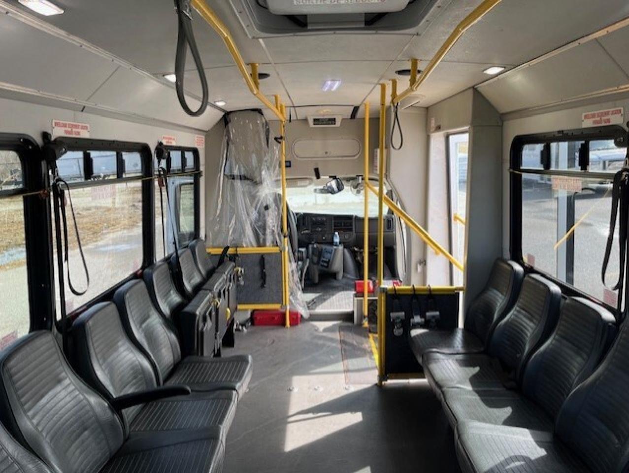 2014 GMC Savana 4500 Van 177 **YORK UNIVERSITY SHUTTLE BUS** Photo