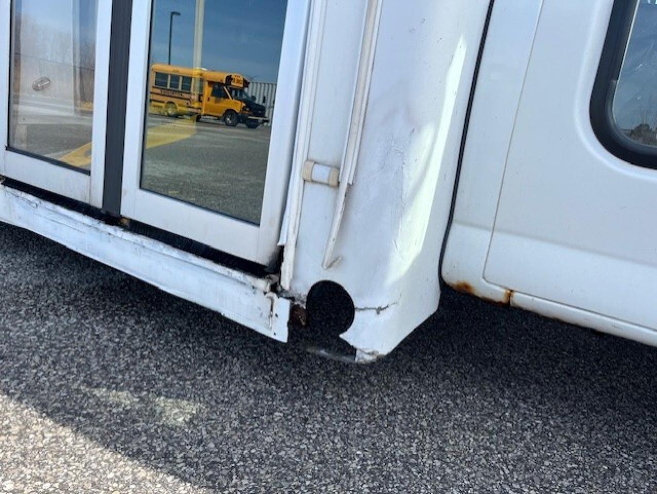 2014 GMC Savana 4500 Van 177 **YORK UNIVERSITY SHUTTLE BUS** Photo