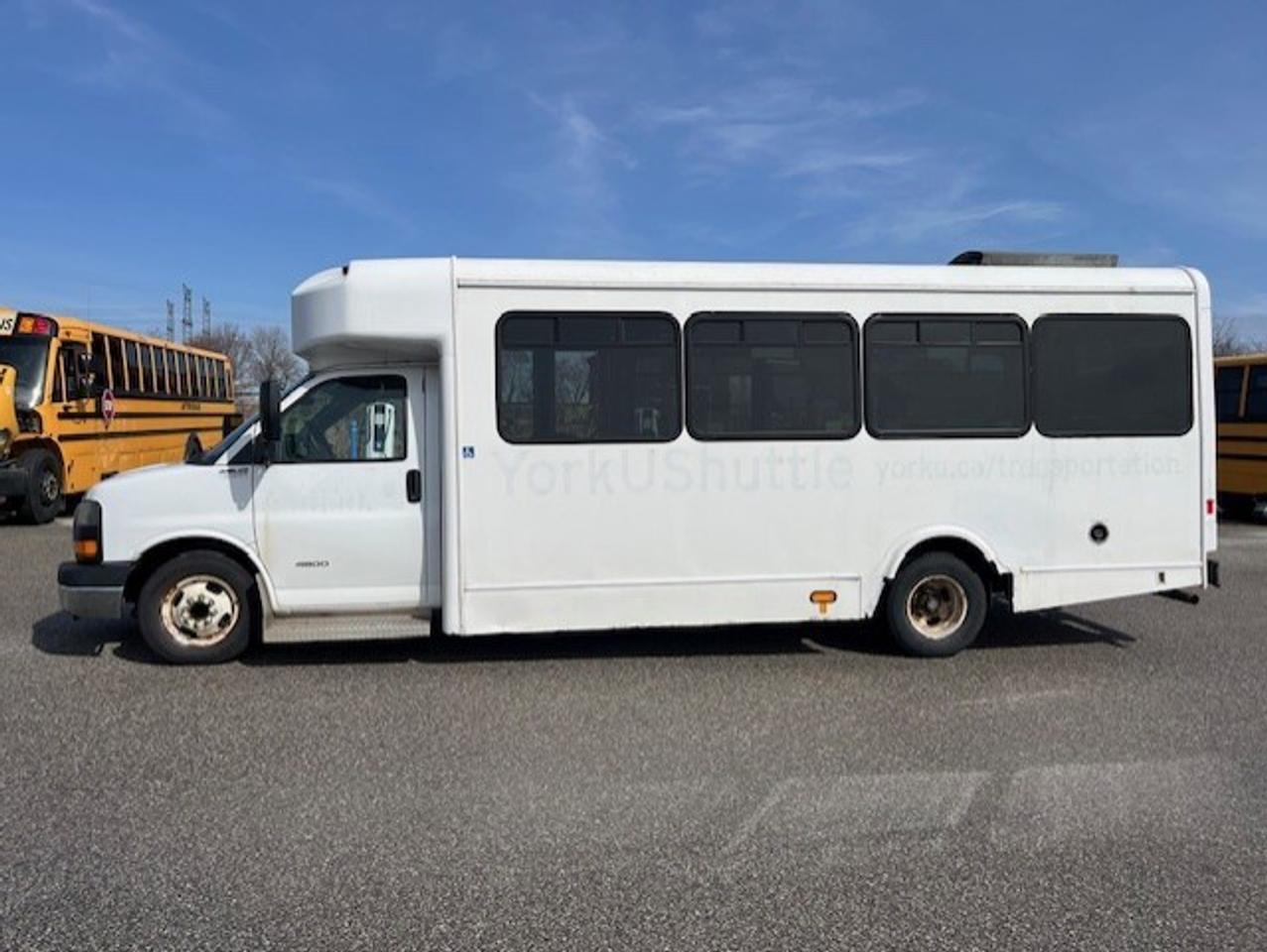 2014 GMC Savana 4500 Van 177 **YORK UNIVERSITY SHUTTLE BUS** Photo