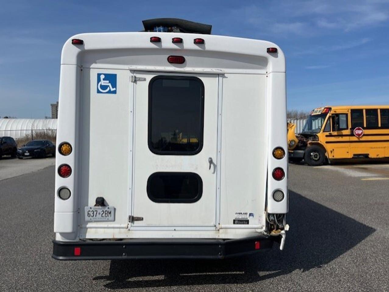 2014 GMC Savana 4500 Van 177 **YORK UNIVERSITY SHUTTLE BUS** Photo3