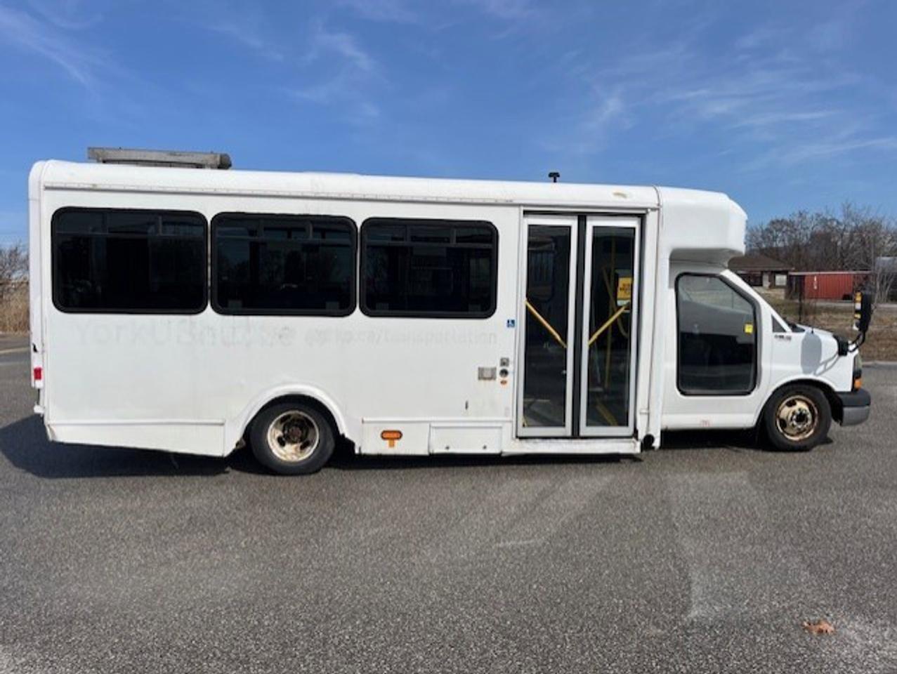 2014 GMC Savana 4500 Van 177 **YORK UNIVERSITY SHUTTLE BUS** Photo