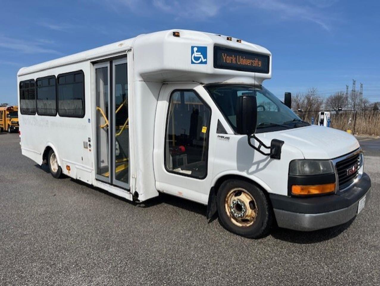 2014 GMC Savana 4500 Van 177 **YORK UNIVERSITY SHUTTLE BUS** Photo