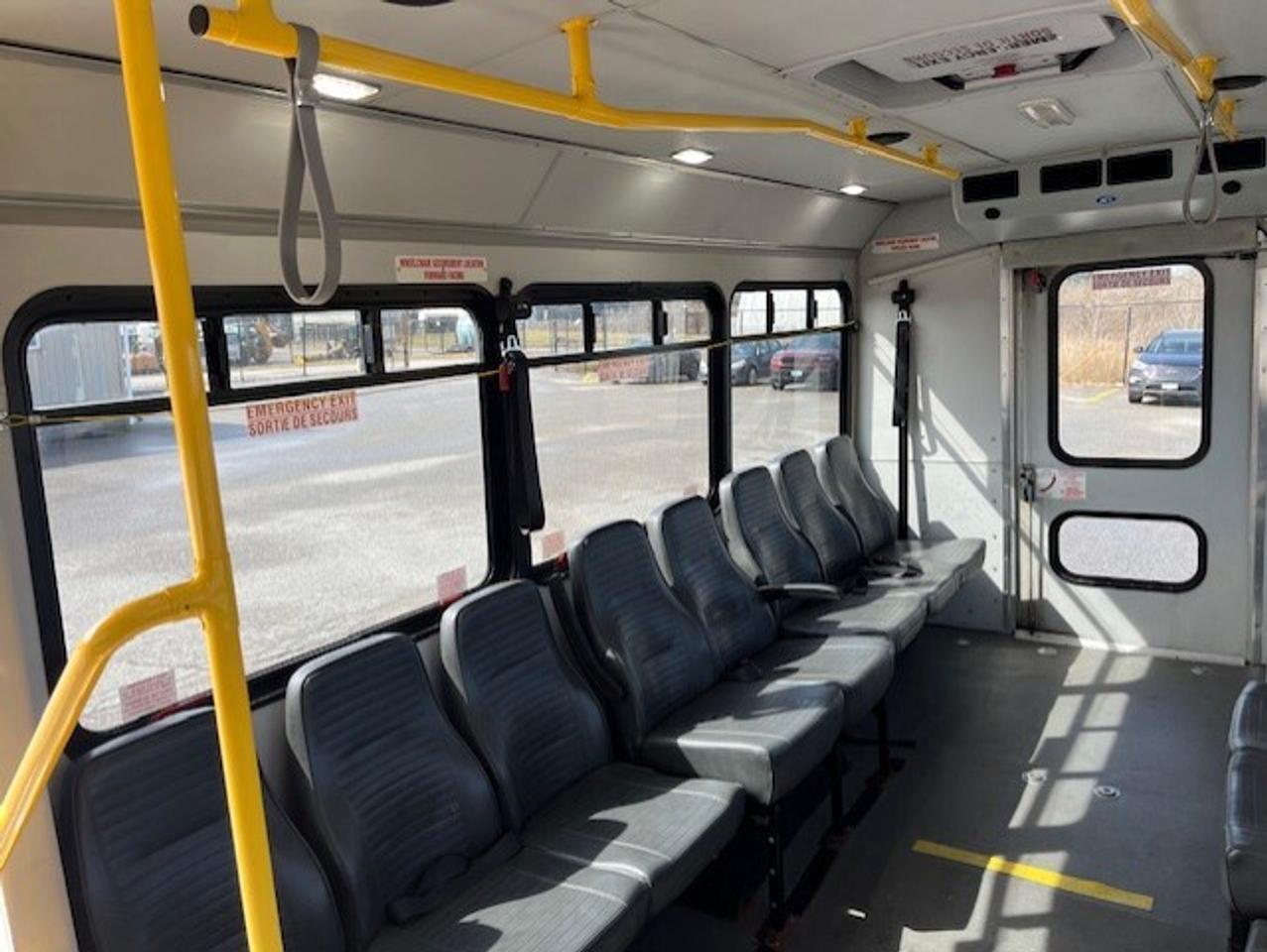 2014 GMC Savana 4500 Van 177 **YORK UNIVERSITY SHUTTLE BUS** Photo