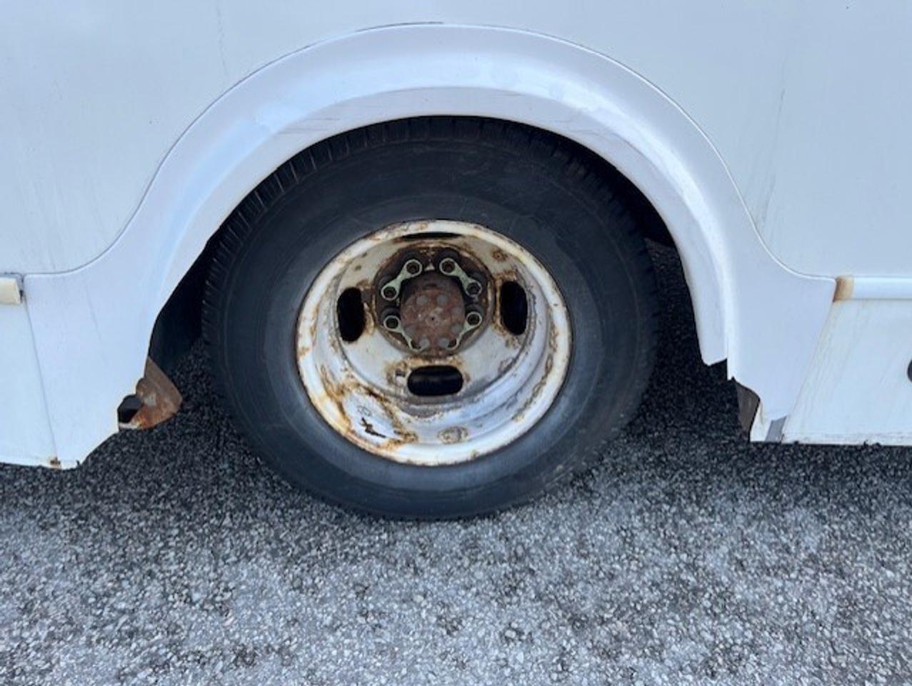 2014 GMC Savana 4500 Van 177 **YORK UNIVERSITY SHUTTLE BUS** Photo