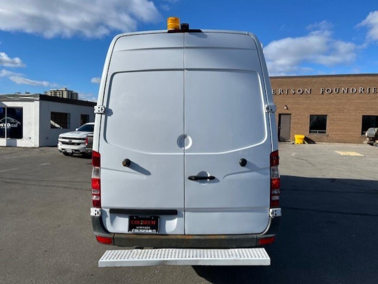 2009 Dodge Sprinter 3500 DUALLY RAISED ROOF 170WB **1 OWNER-ONLY 85,000KM** Photo