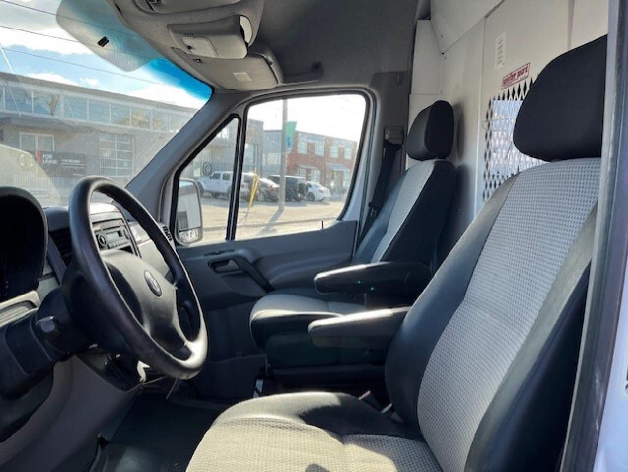 2009 Dodge Sprinter 3500 DUALLY RAISED ROOF 170WB **1 OWNER-ONLY 85,000KM** Photo