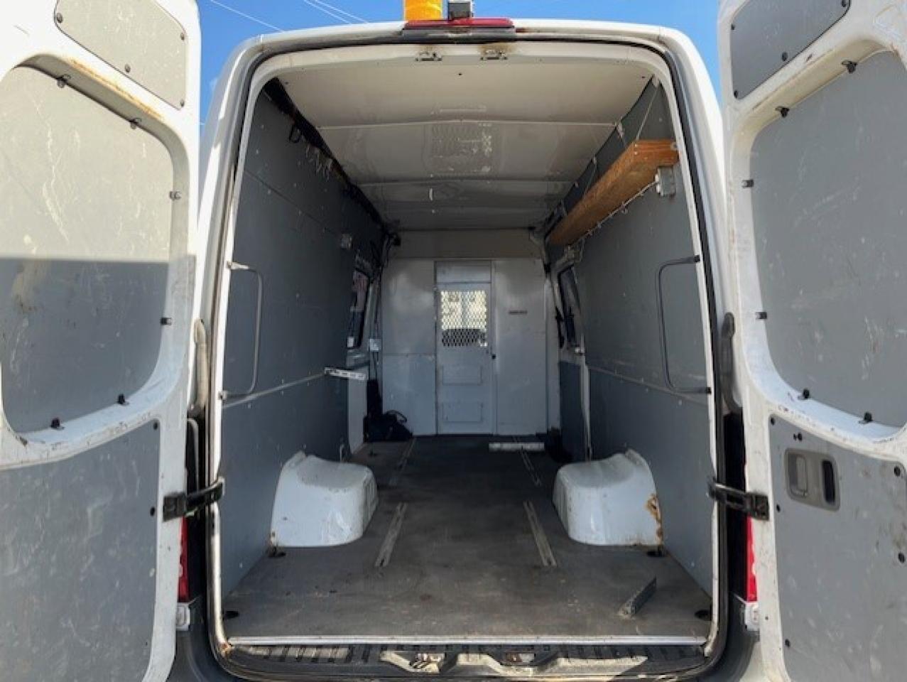 2009 Dodge Sprinter 3500 DUALLY RAISED ROOF 170WB **1 OWNER-ONLY 85,000KM** Photo