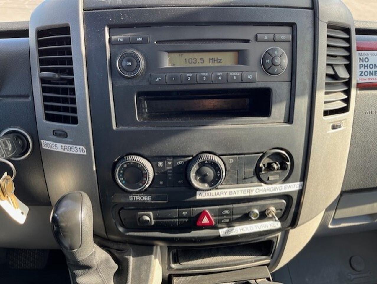 2009 Dodge Sprinter 3500 DUALLY RAISED ROOF 170WB **1 OWNER-ONLY 85,000KM** Photo