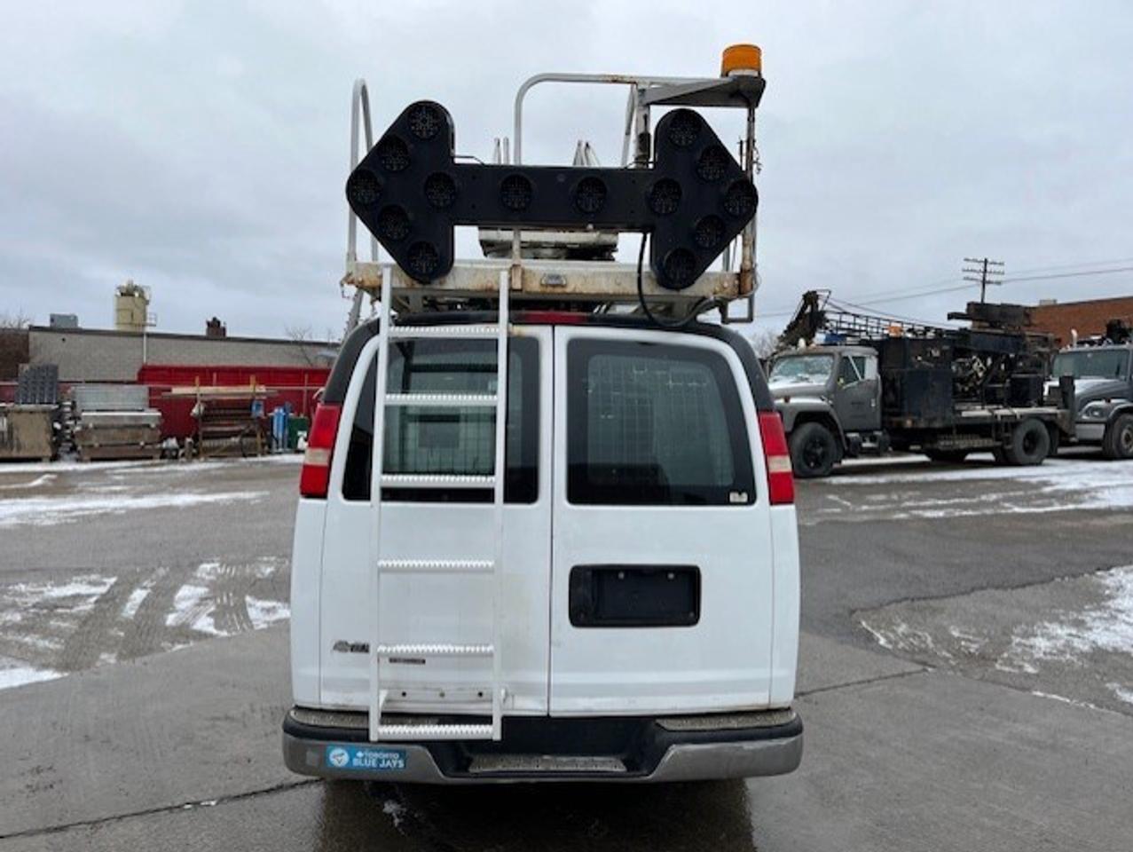 2012 Chevrolet Express 3500 BUCKET/BOOM/CHERRY PICKER **TELELIFT CRANE** Photo3