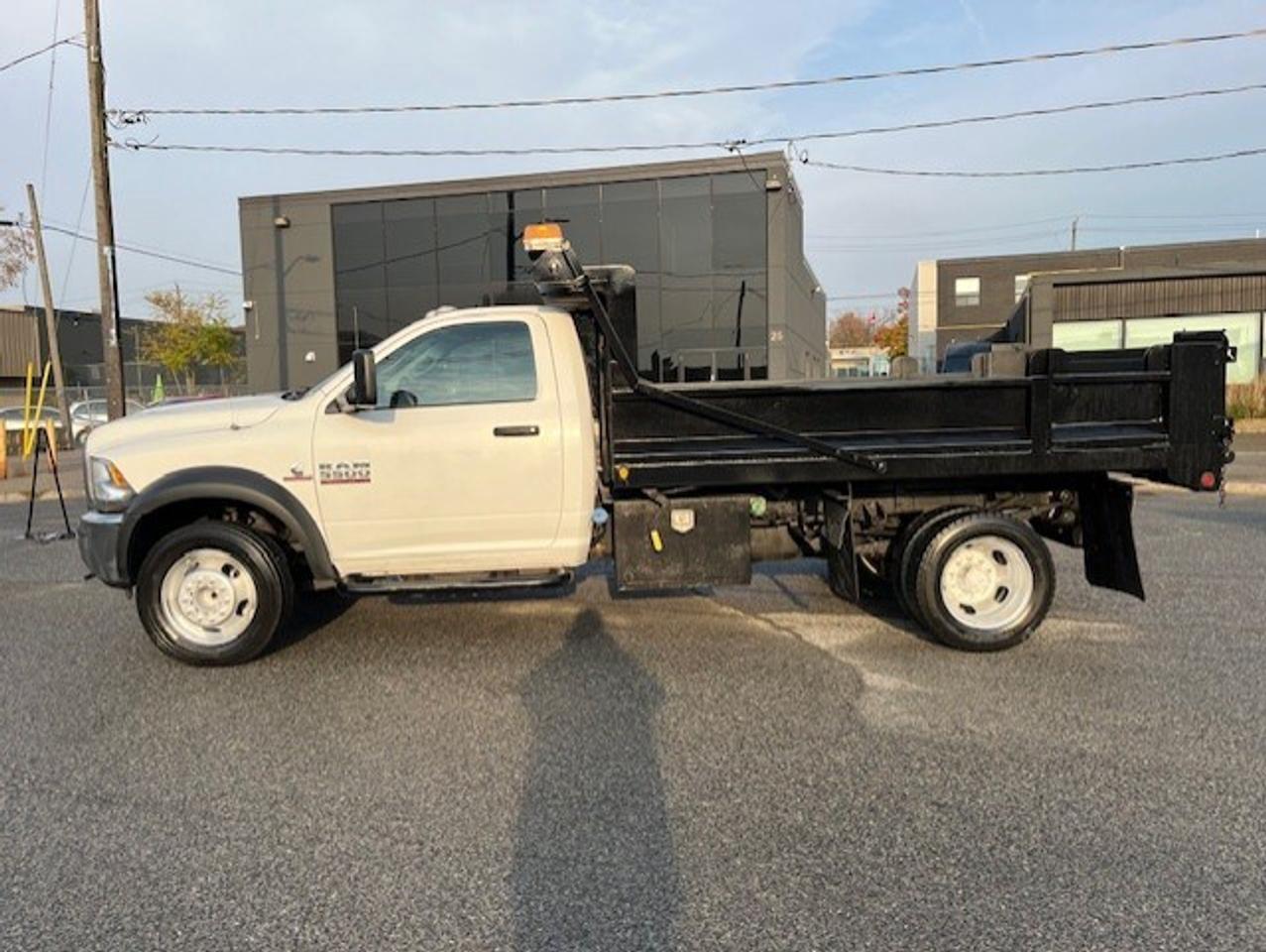2013 RAM 5500 ONLY 79KM-6.7L CUMMINS DIESEL-11' DUMP BOX-CAMERA Photo3