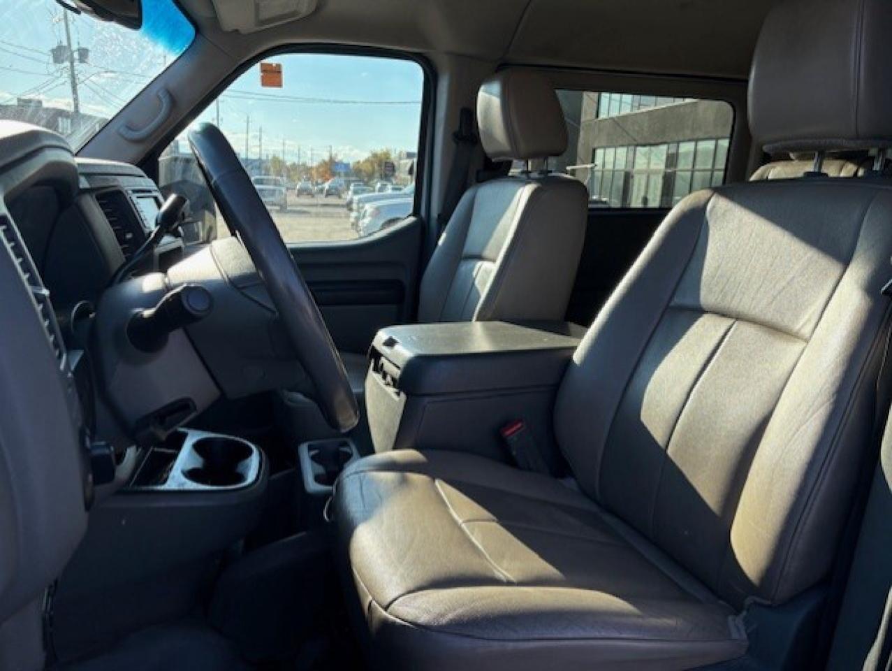 2016 Nissan NV 3500 SL HD 12 PASSENGER-CAM-NAV-LEATHER-HTD SEATS Photo