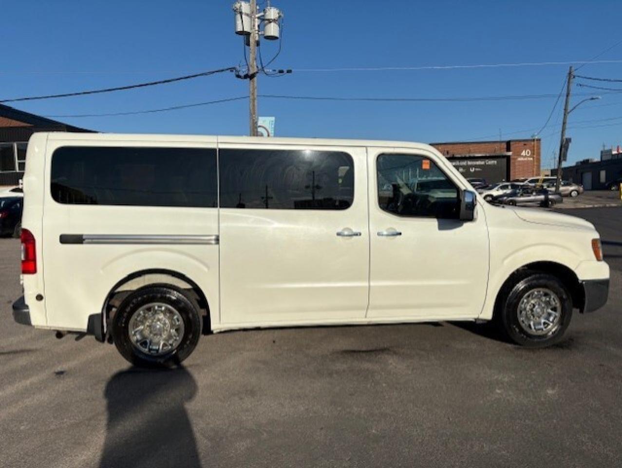 2016 Nissan NV 3500 SL HD 12 PASSENGER-CAM-NAV-LEATHER-HTD SEATS Photo