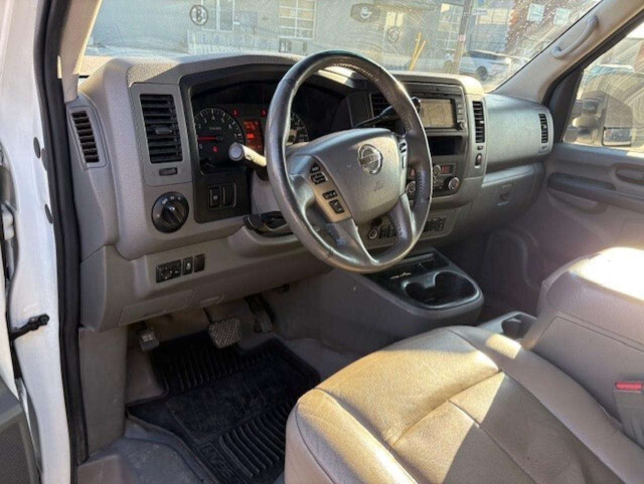 2016 Nissan NV 3500 SL HD 12 PASSENGER-CAM-NAV-LEATHER-HTD SEATS Photo