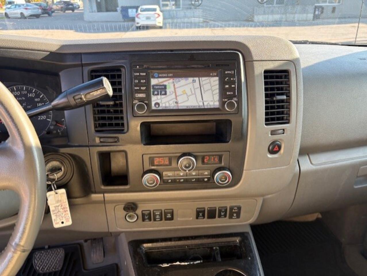 2016 Nissan NV 3500 SL HD 12 PASSENGER-CAM-NAV-LEATHER-HTD SEATS Photo