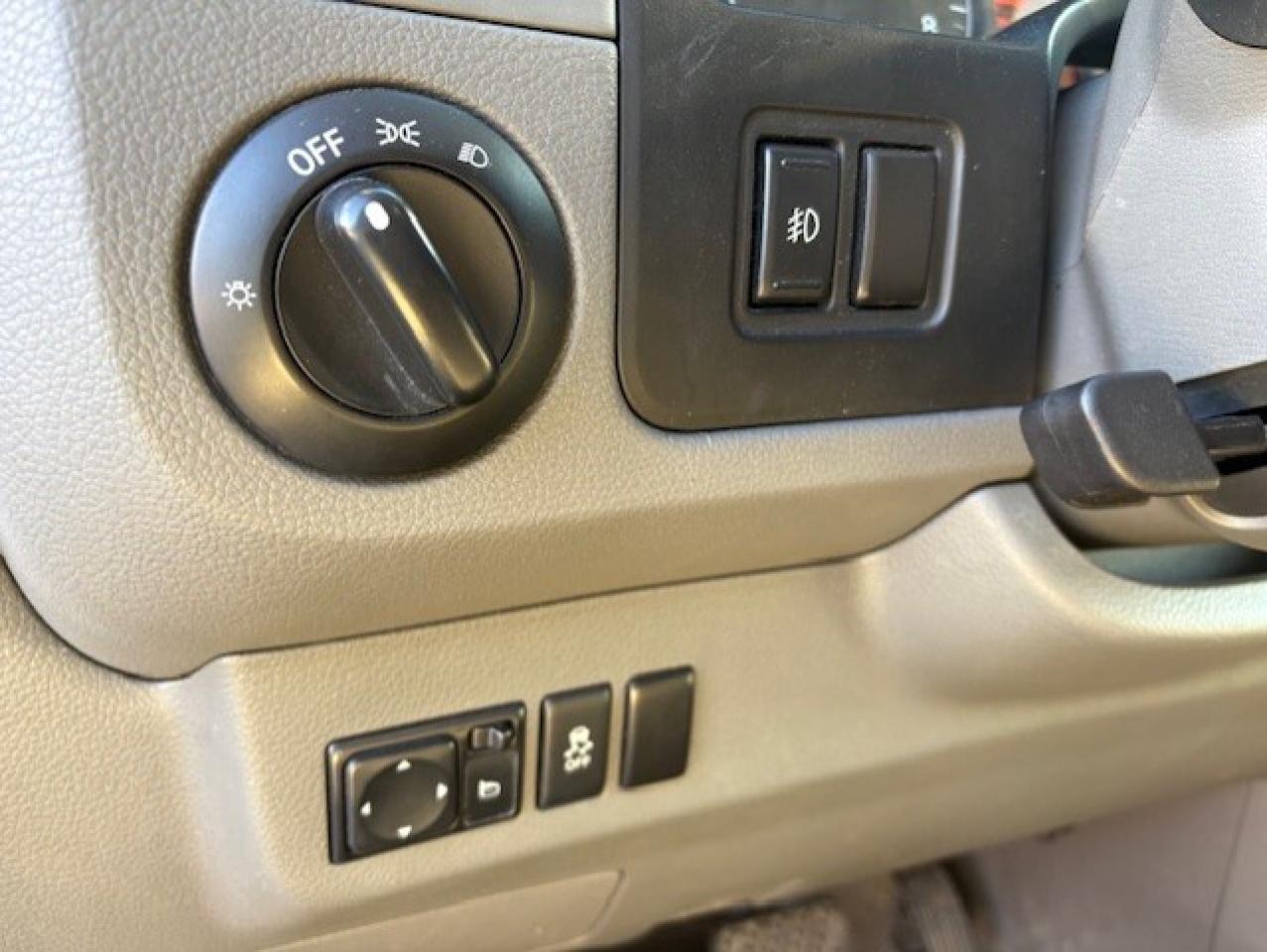 2016 Nissan NV 3500 SL HD 12 PASSENGER-CAM-NAV-LEATHER-HTD SEATS Photo