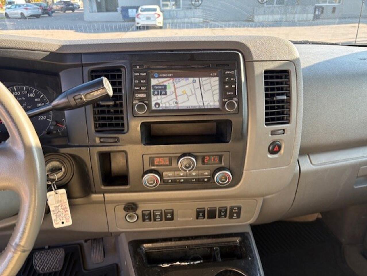 2016 Nissan NV 3500 SL HD 12 PASSENGER-CAM-NAV-LEATHER-HTD SEATS Photo