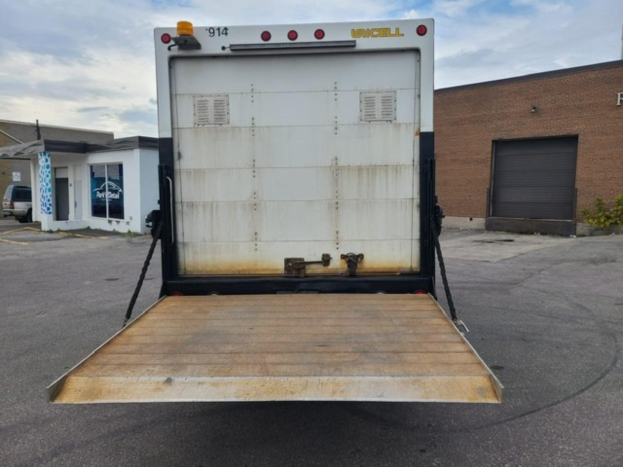 2012 Ford Econoline E-450 16 FT UNICELL-WALTCO P/LIFTGATE-5 PASSENGER Photo4