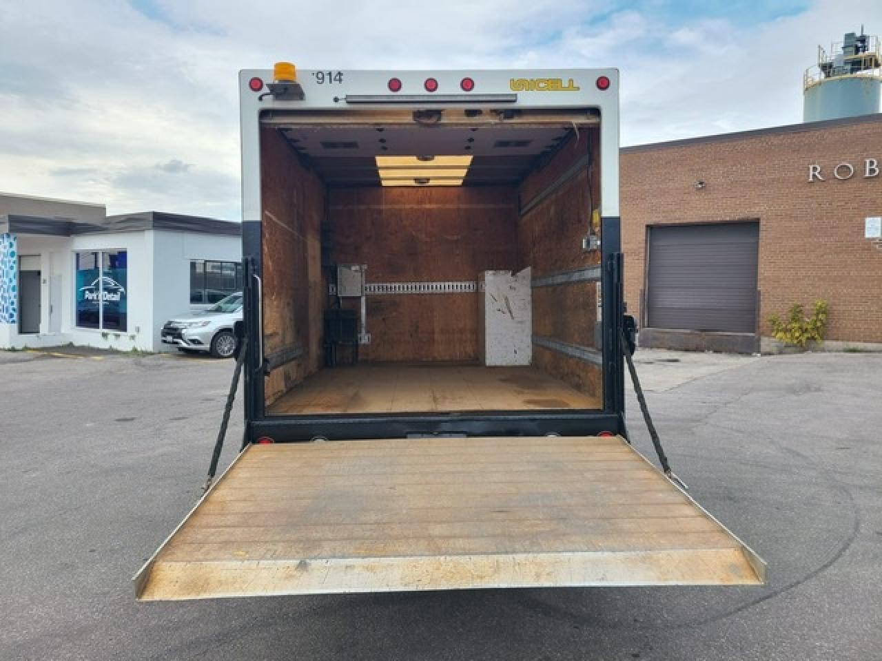 2012 Ford Econoline E-450 16 FT UNICELL-WALTCO P/LIFTGATE-5 PASSENGER Photo