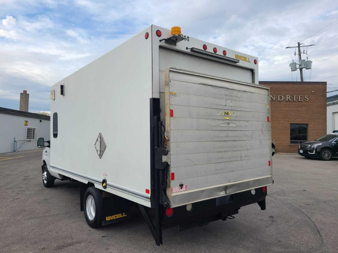 2012 Ford Econoline E-450 16 FT UNICELL-WALTCO P/LIFTGATE-5 PASSENGER Photo