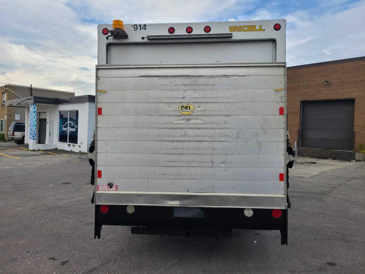 2012 Ford Econoline E-450 16 FT UNICELL-WALTCO P/LIFTGATE-5 PASSENGER Photo3