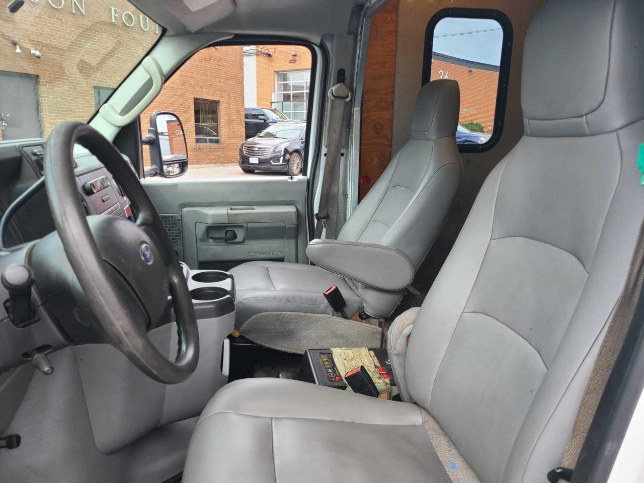 2012 Ford Econoline E-450 16 FT UNICELL-WALTCO P/LIFTGATE-5 PASSENGER Photo