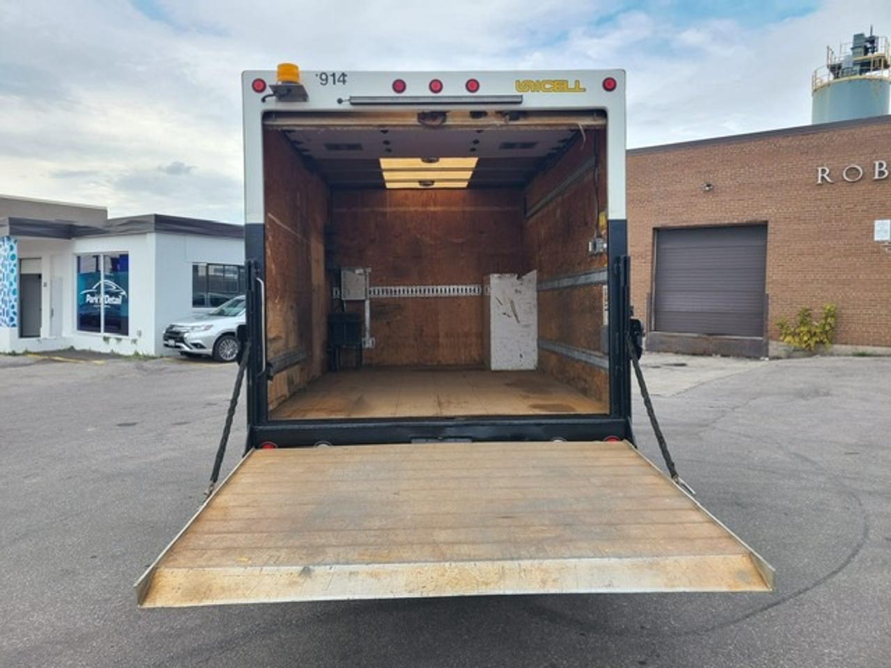 2012 Ford Econoline E-450 16 FT UNICELL-WALTCO P/LIFTGATE-5 PASSENGER Photo