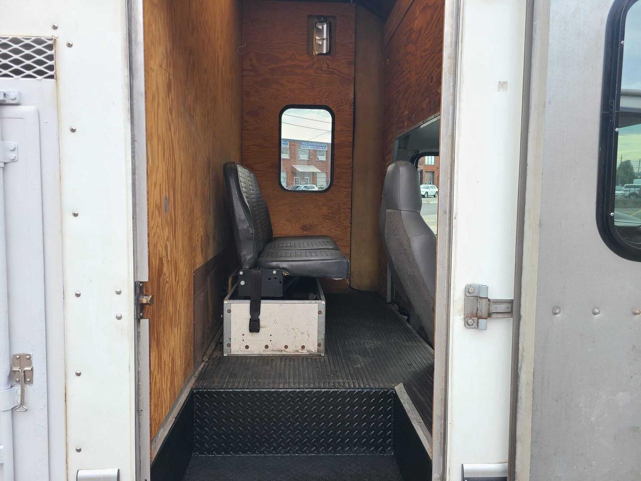 2012 Ford Econoline E-450 16 FT UNICELL-WALTCO P/LIFTGATE-5 PASSENGER Photo