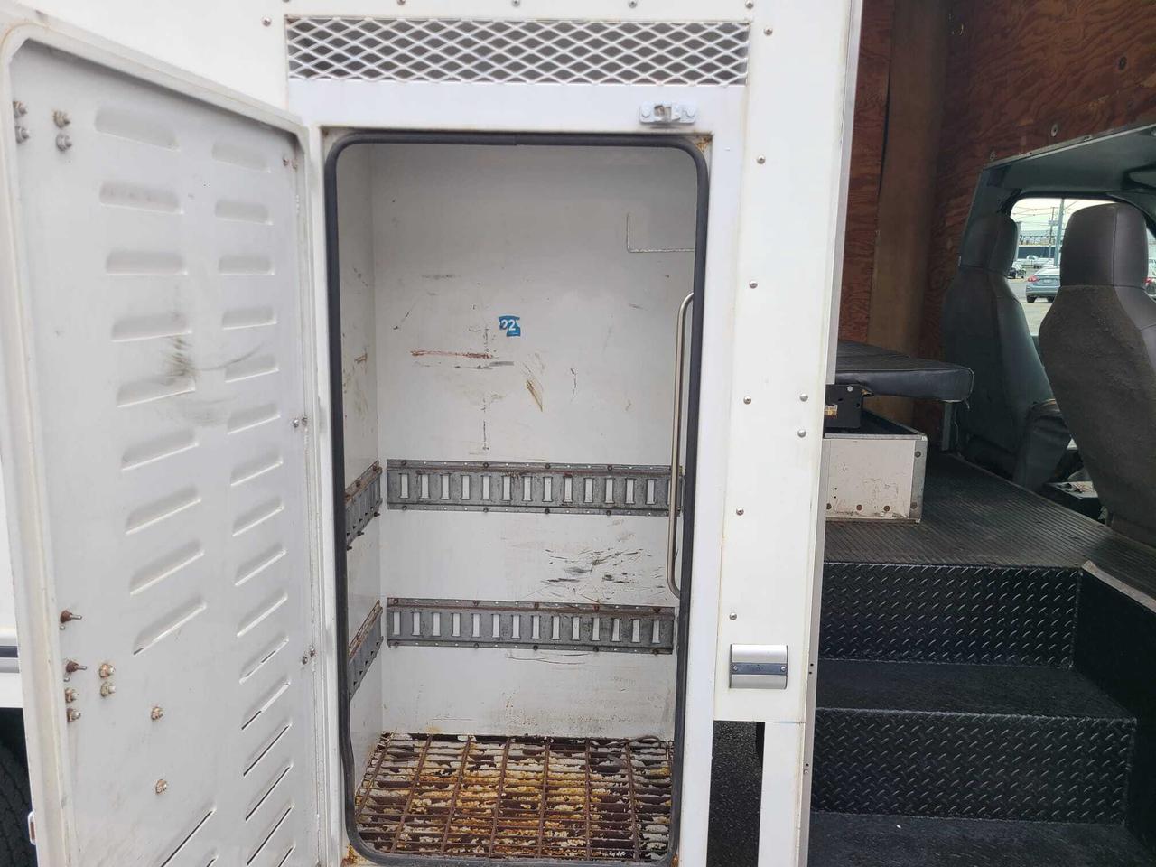 2012 Ford Econoline E-450 16 FT UNICELL-WALTCO P/LIFTGATE-5 PASSENGER Photo