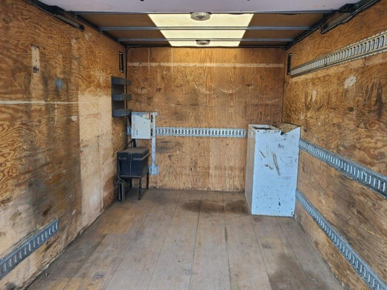 2012 Ford Econoline E-450 16 FT UNICELL-WALTCO P/LIFTGATE-5 PASSENGER Photo