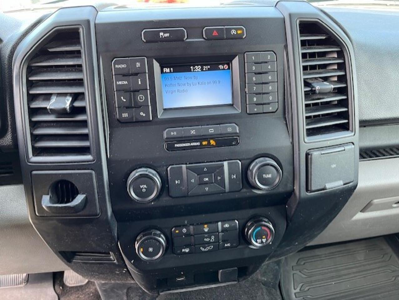 2020 Ford F-150 XL V6 ARE CAP-BACK UP CAMERA-MOBILE POWER WASHER Photo