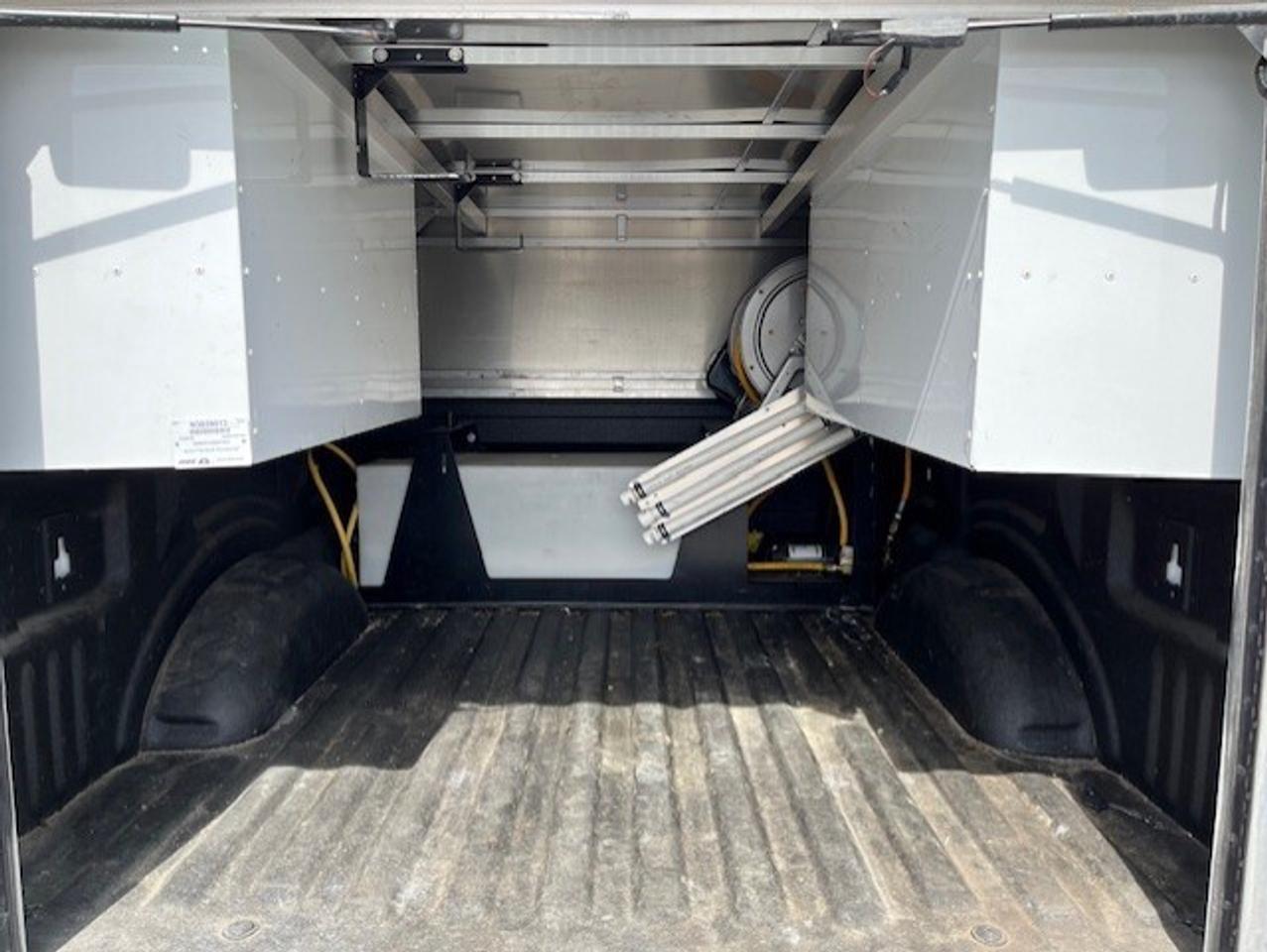 2020 Ford F-150 XL V6 ARE CAP-BACK UP CAMERA-MOBILE POWER WASHER Photo