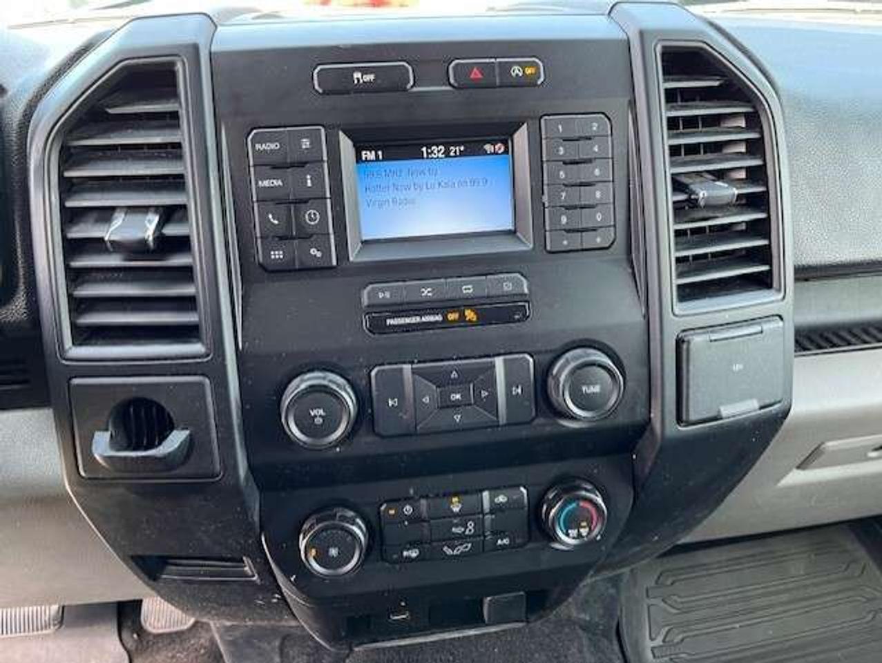 2020 Ford F-150 XL V6 ARE CAP-BACK UP CAMERA-MOBILE POWER WASHER Photo