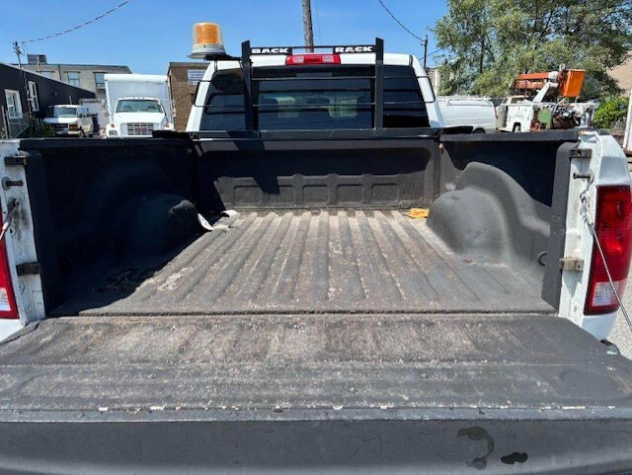 2011 RAM 2500 6.7L CUMMINS DIESEL-CREW CAB-SHORT BOX-ONLY 87KM! Photo