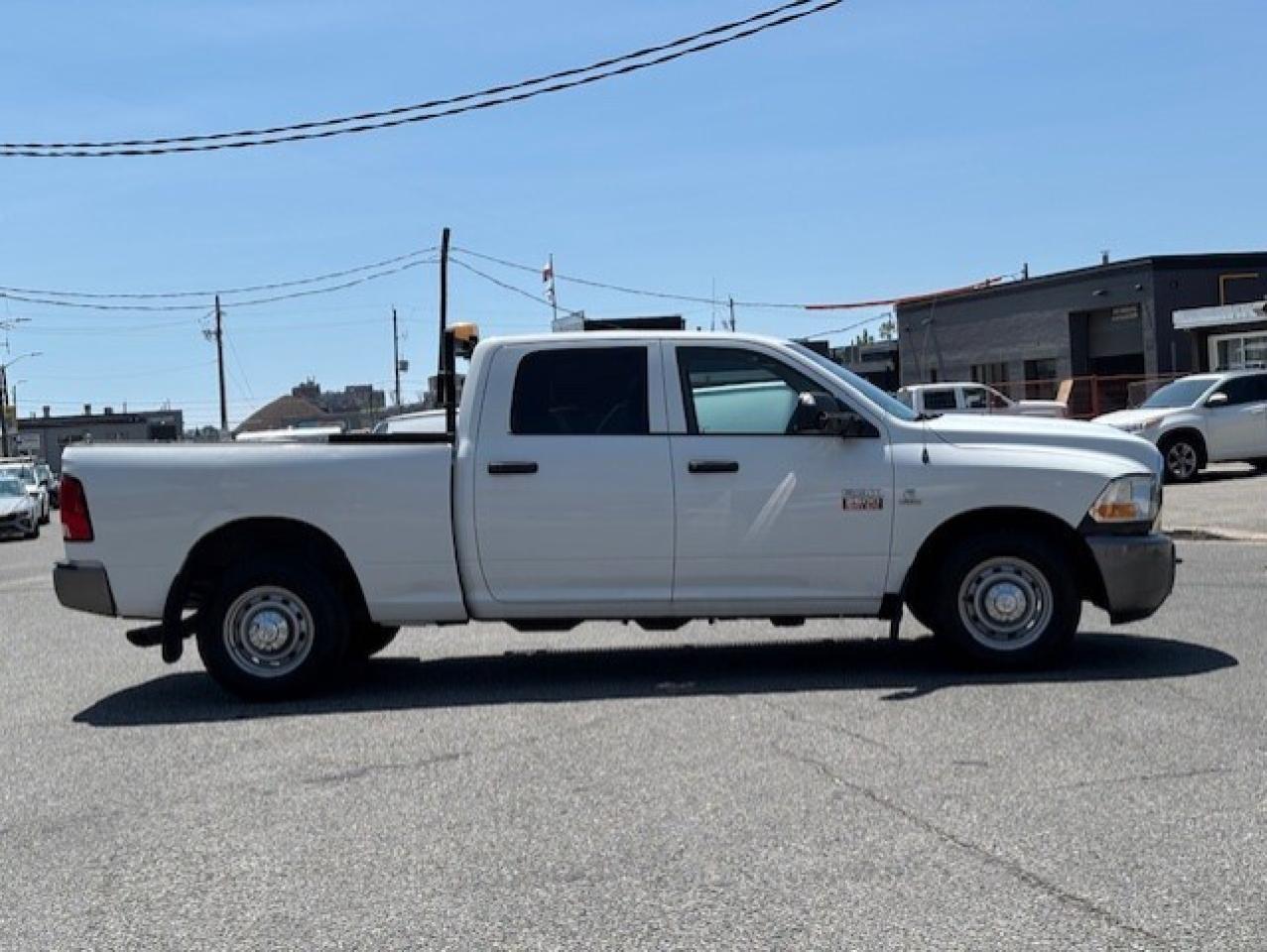 2011 RAM 2500 6.7L CUMMINS DIESEL-CREW CAB-SHORT BOX-ONLY 87KM! Photo