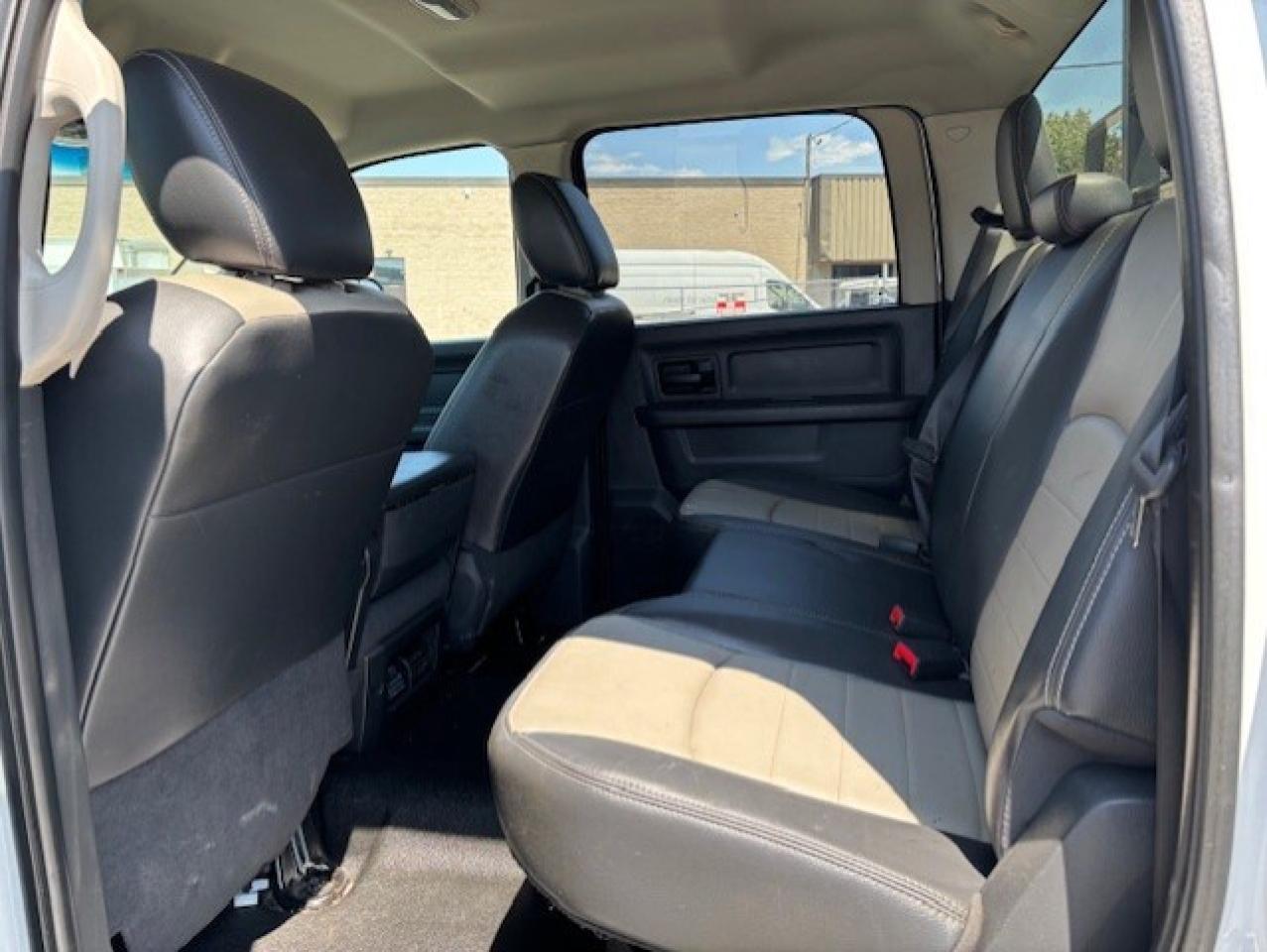 2011 RAM 2500 6.7L CUMMINS DIESEL-CREW CAB-SHORT BOX-ONLY 87KM! Photo