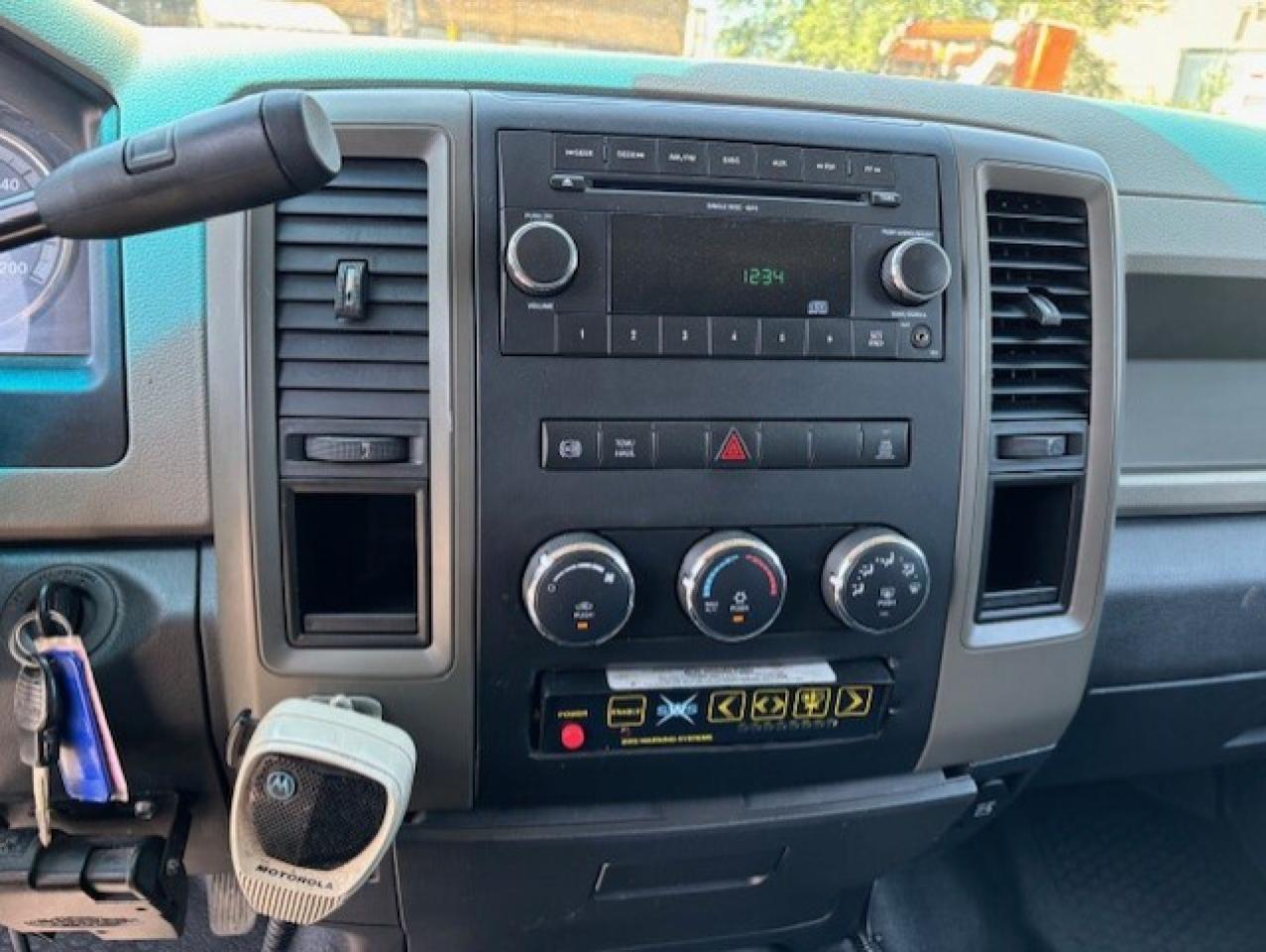 2011 RAM 2500 6.7L CUMMINS DIESEL-CREW CAB-SHORT BOX-ONLY 87KM! Photo